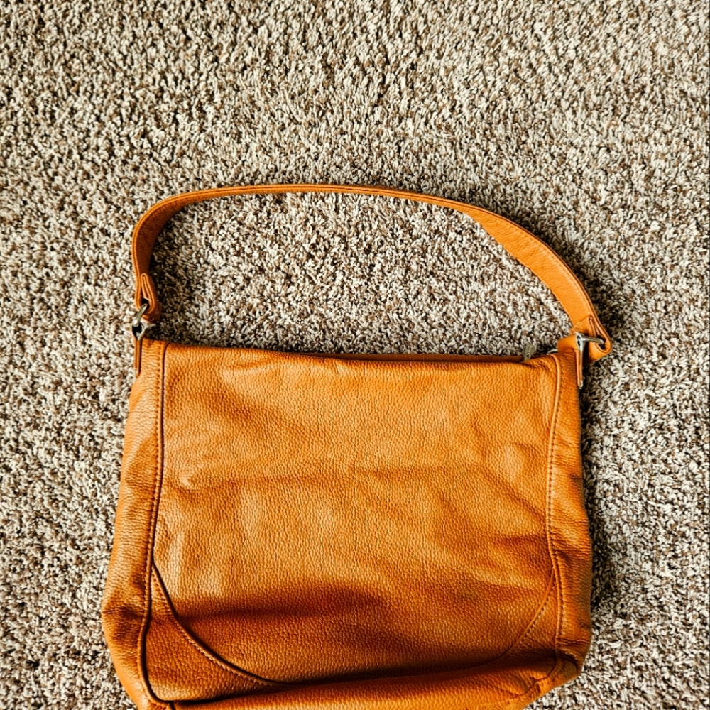 Thirty-One Midway Hobo in Cognac Woods